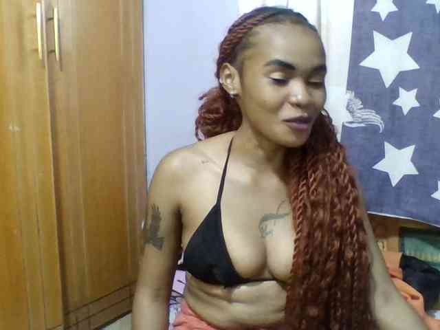 Prettie-brownskin webcam
