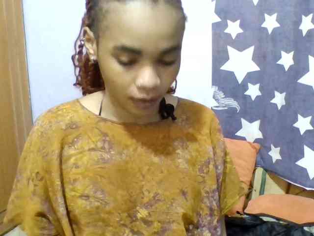 Prettie-brownskin webcam