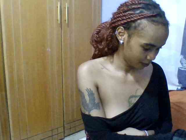 Prettie-brownskin webcam