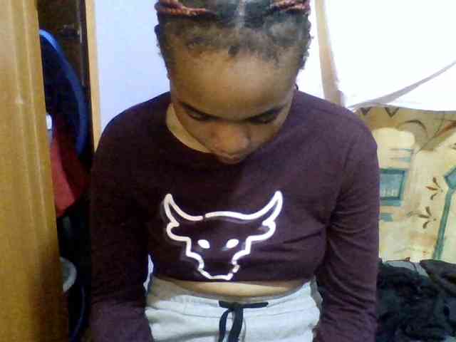 Prettie-brownskin webcam