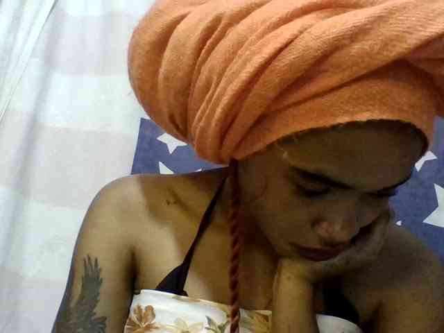Prettie-brownskin webcam