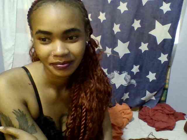 Prettie-brownskin webcam