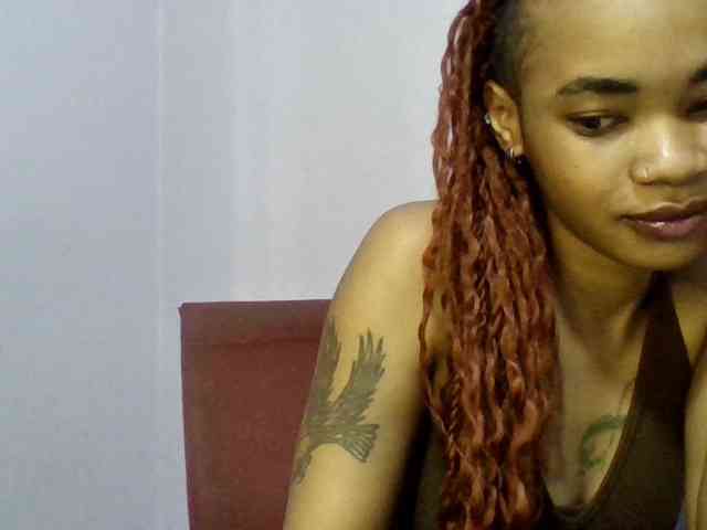 Prettie-brownskin webcam