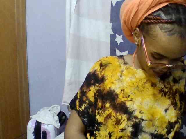 Prettie-brownskin webcam