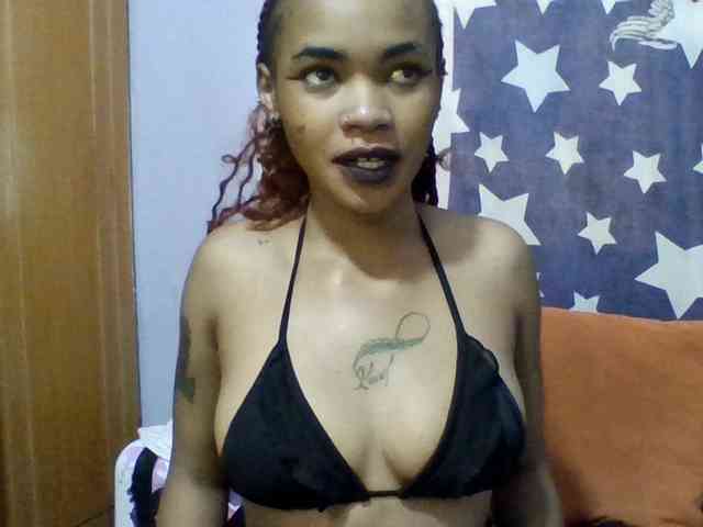 Prettie-brownskin webcam