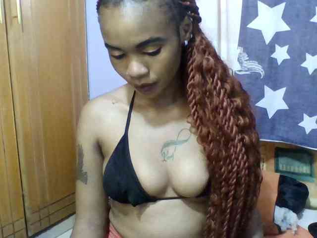 Prettie-brownskin webcam