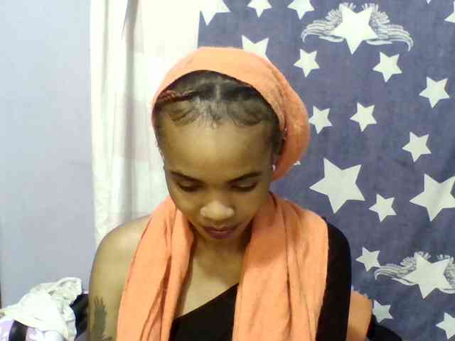 Prettie-brownskin webcam