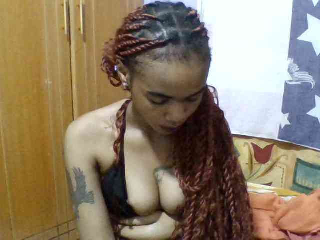 Prettie-brownskin webcam