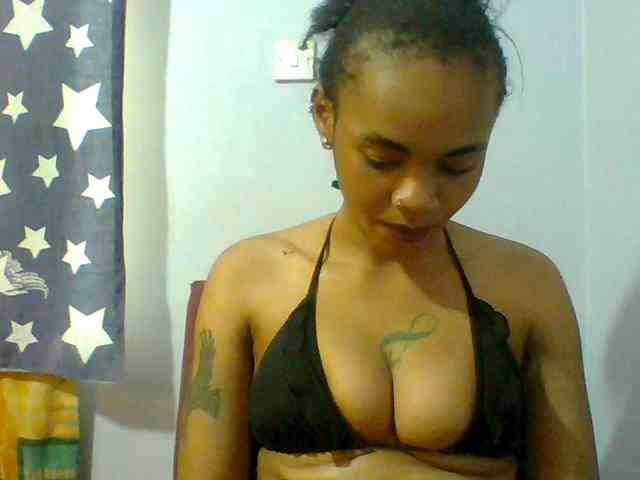 Prettie-brownskin webcam