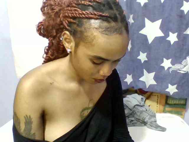 Prettie-brownskin webcam