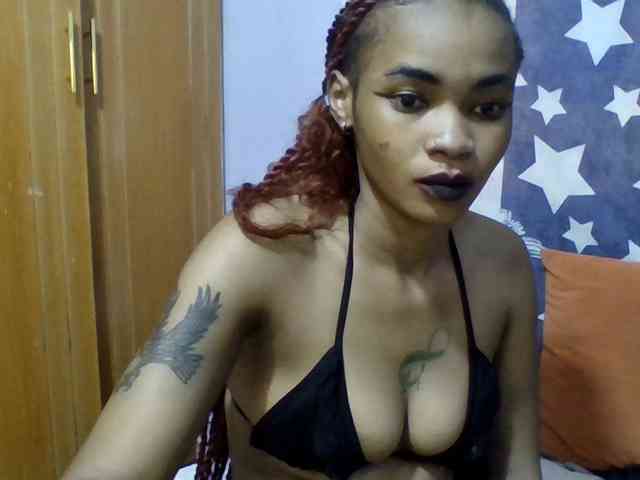 Prettie-brownskin webcam