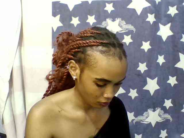 Prettie-brownskin webcam