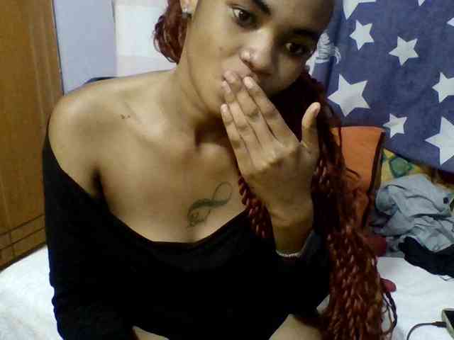 Prettie-brownskin webcam