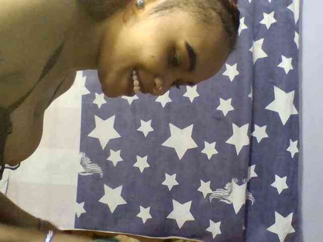 Prettie-brownskin webcam