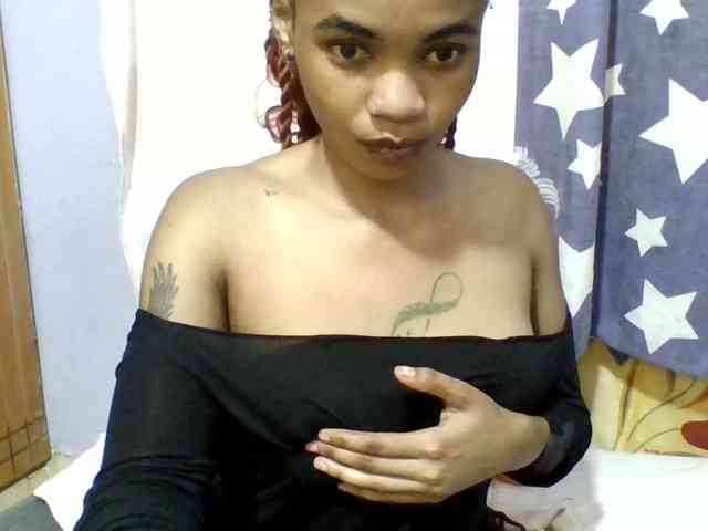 Prettie-brownskin webcam