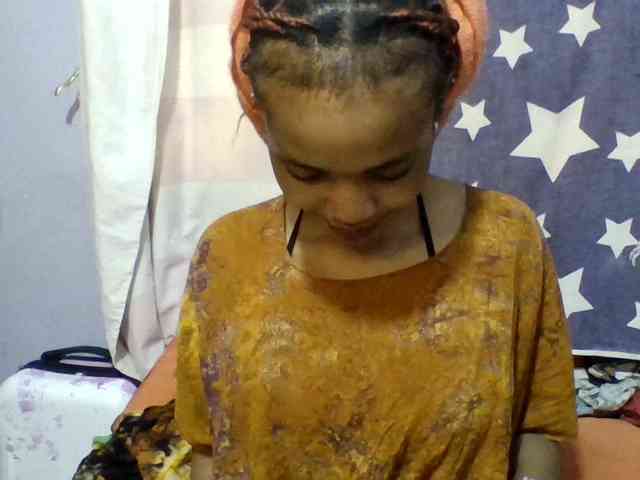Prettie-brownskin webcam