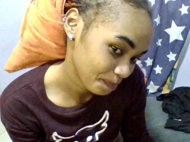 Prettie-brownskin webcam