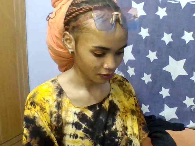 Prettie-brownskin webcam