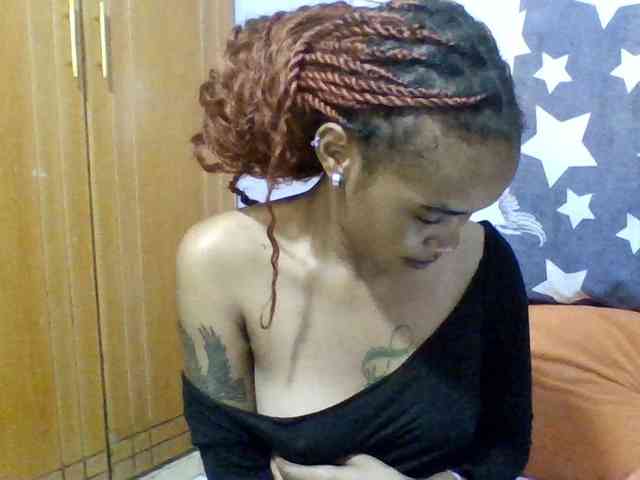 Prettie-brownskin webcam