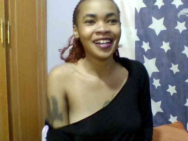 Prettie-brownskin webcam