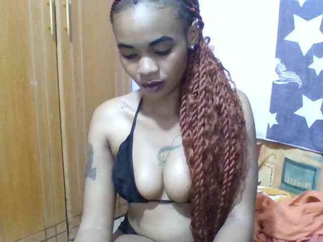 Prettie-brownskin webcam