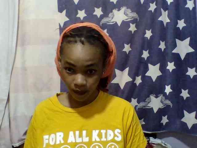 Prettie-brownskin webcam