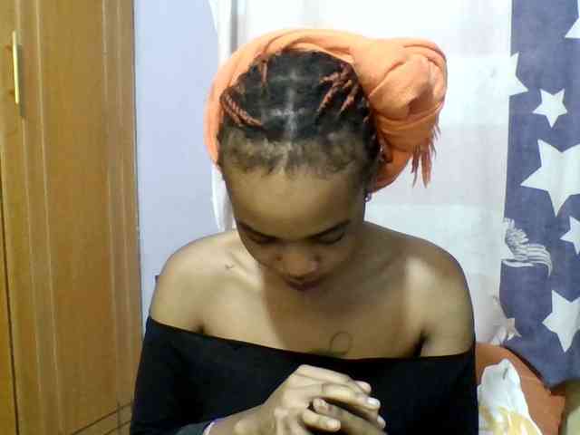 Prettie-brownskin webcam
