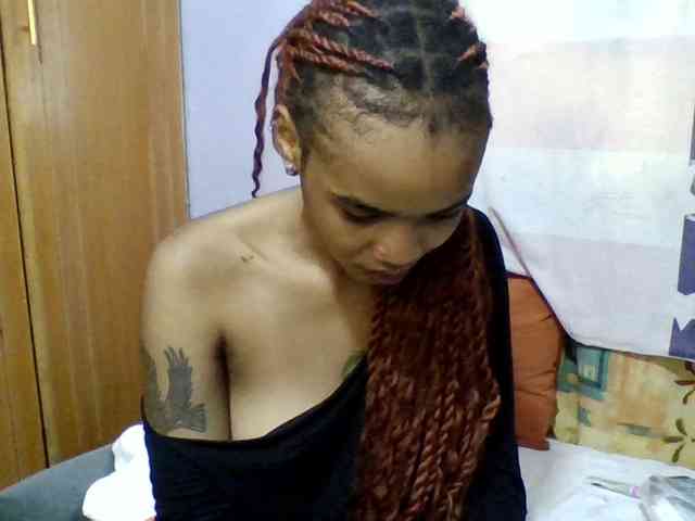 Prettie-brownskin webcam