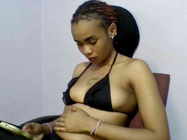 Prettie-brownskin webcam