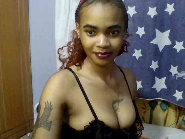 Prettie-brownskin webcam