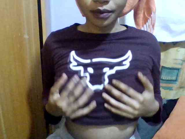Prettie-brownskin webcam