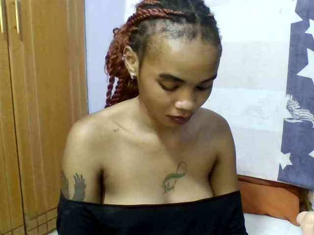 Prettie-brownskin webcam