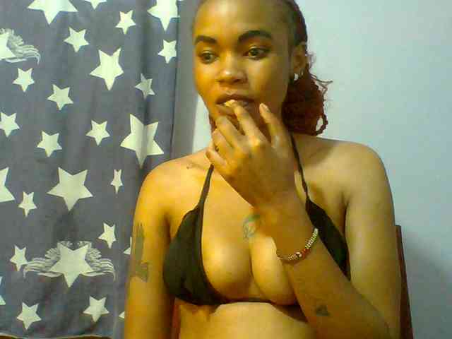 Prettie-brownskin webcam