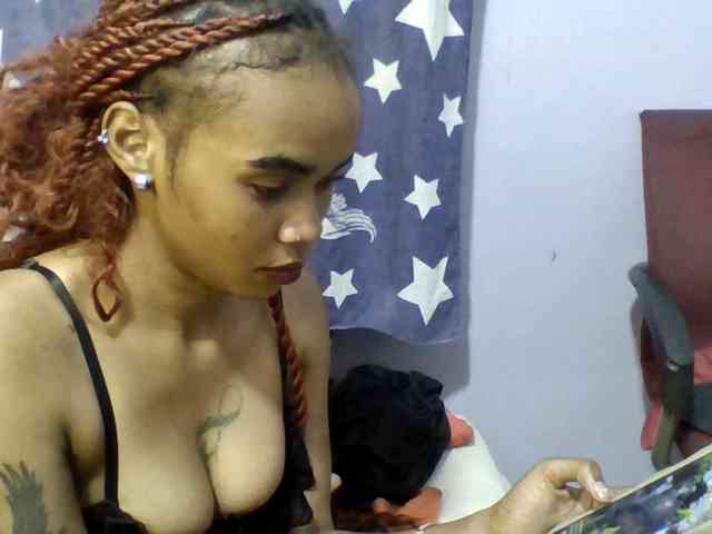 Prettie-brownskin webcam