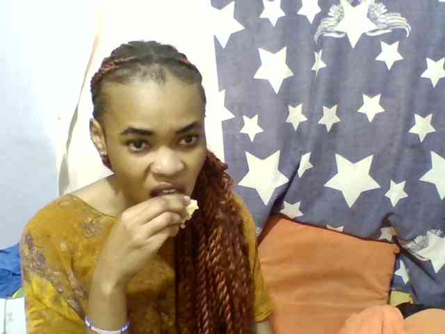 Prettie-brownskin webcam