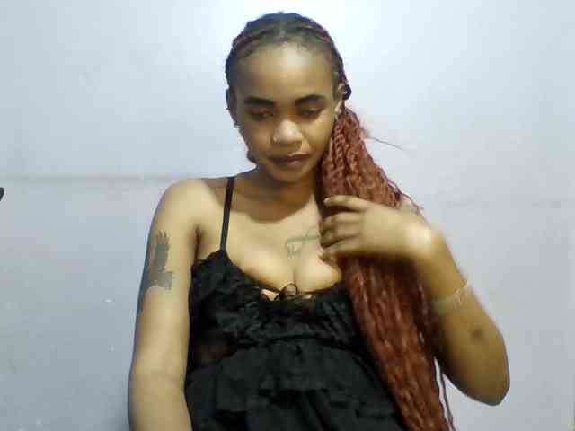 Prettie-brownskin webcam