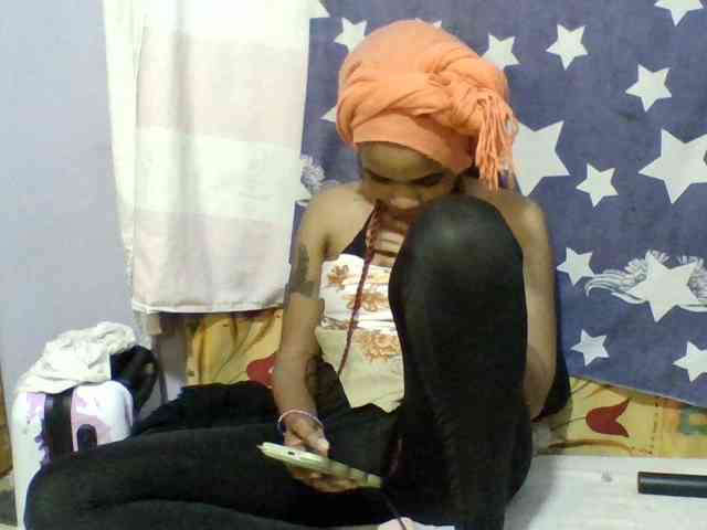 Prettie-brownskin webcam