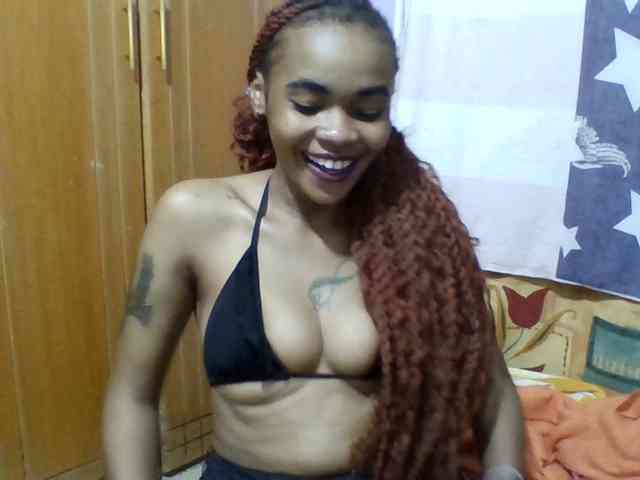 Prettie-brownskin webcam