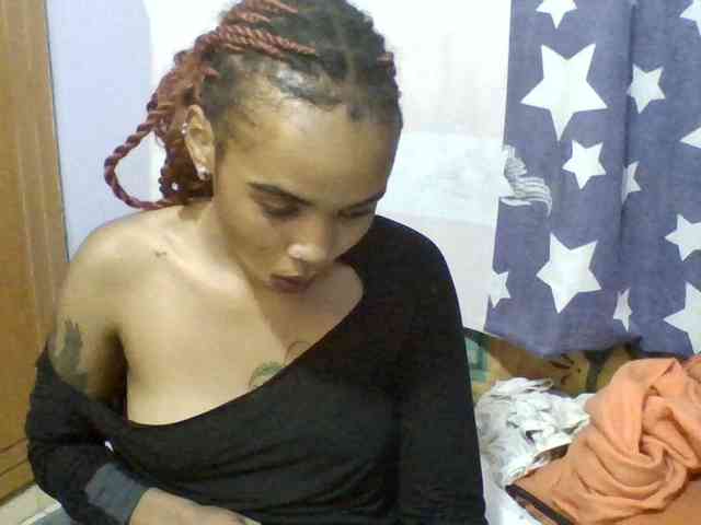 Prettie-brownskin webcam