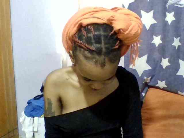 Prettie-brownskin webcam