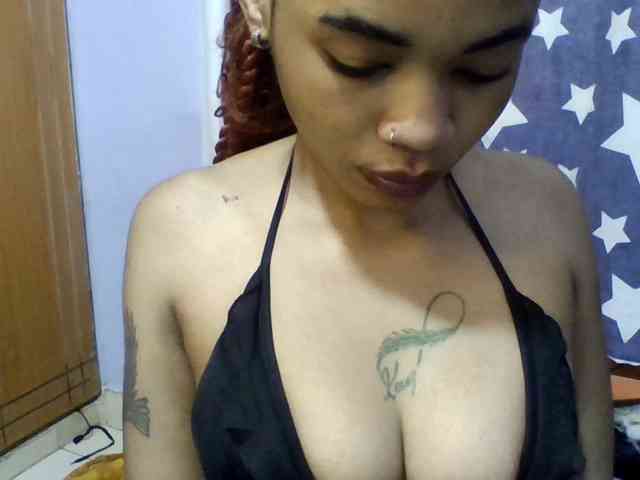 Prettie-brownskin webcam