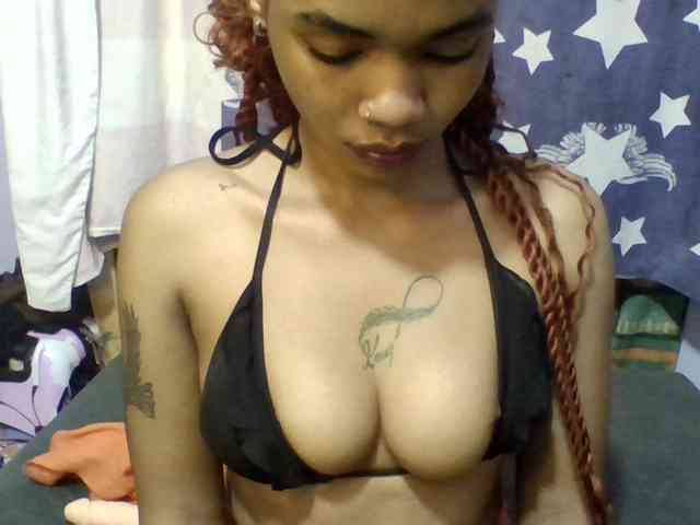Prettie-brownskin webcam