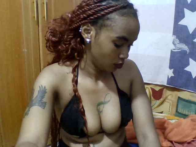 Prettie-brownskin webcam