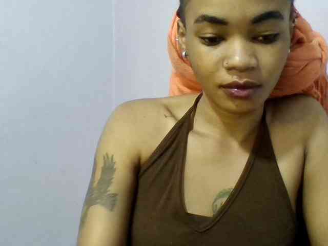 Prettie-brownskin webcam