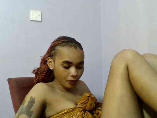 Prettie-brownskin webcam