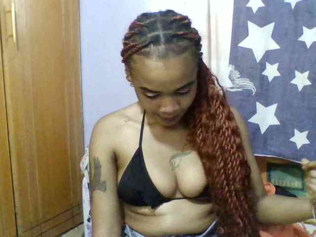 Prettie-brownskin webcam