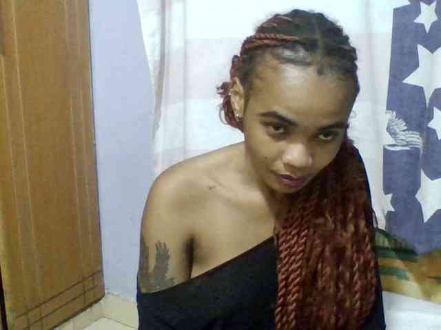 Prettie-brownskin webcam