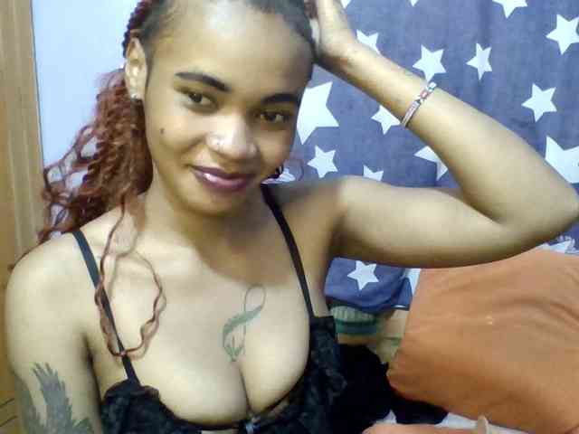 Prettie-brownskin webcam