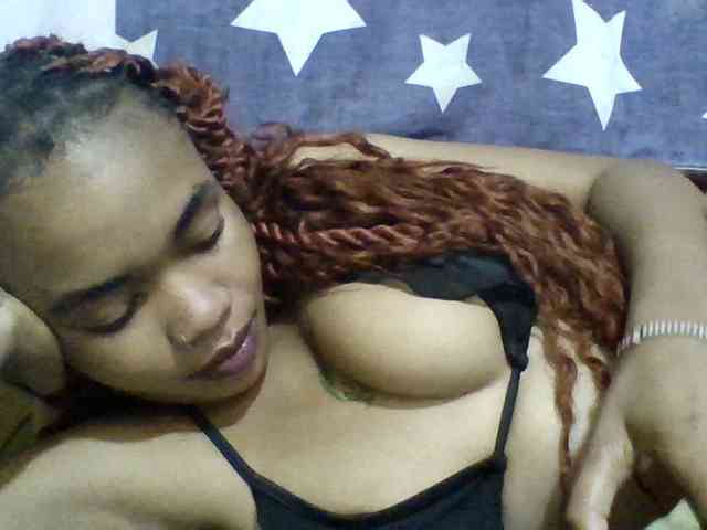 Prettie-brownskin webcam