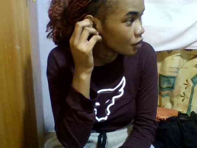 Prettie-brownskin webcam